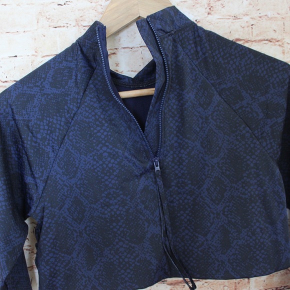 Athleta | Snakeskin Crop Rashguard UPF Protection - Picture 8 of 10